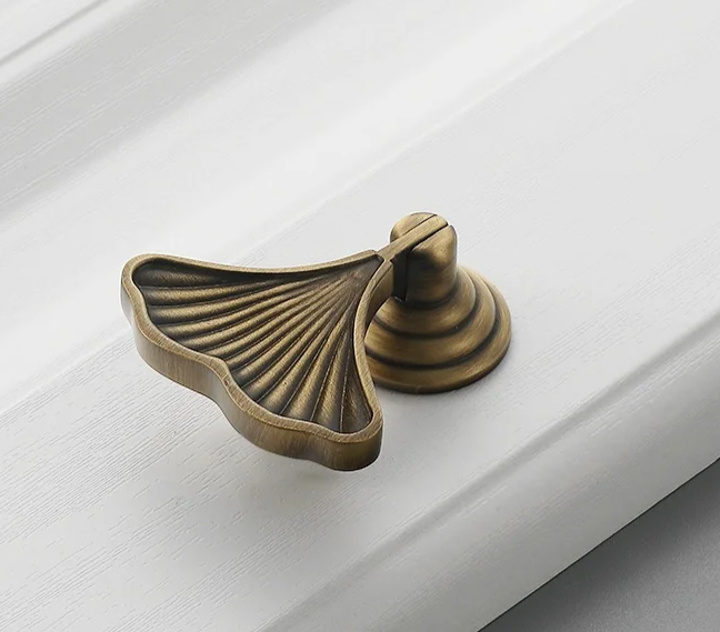 Bronvella ArcRetro Furniture Handle in Antique Copper Stornfield