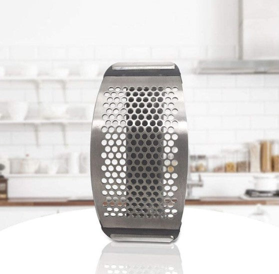 Simple manual garlic press | Stornfield