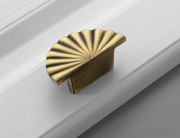 Bronvella ArcRetro Furniture Handle in Antique Copper Stornfield