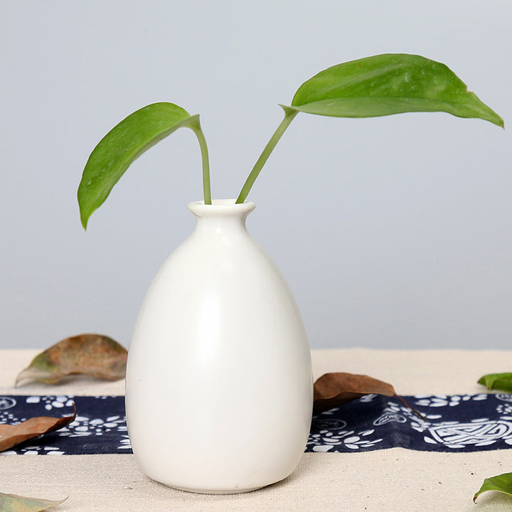 Minimalist Ceramic Bud Vase Stornfeild