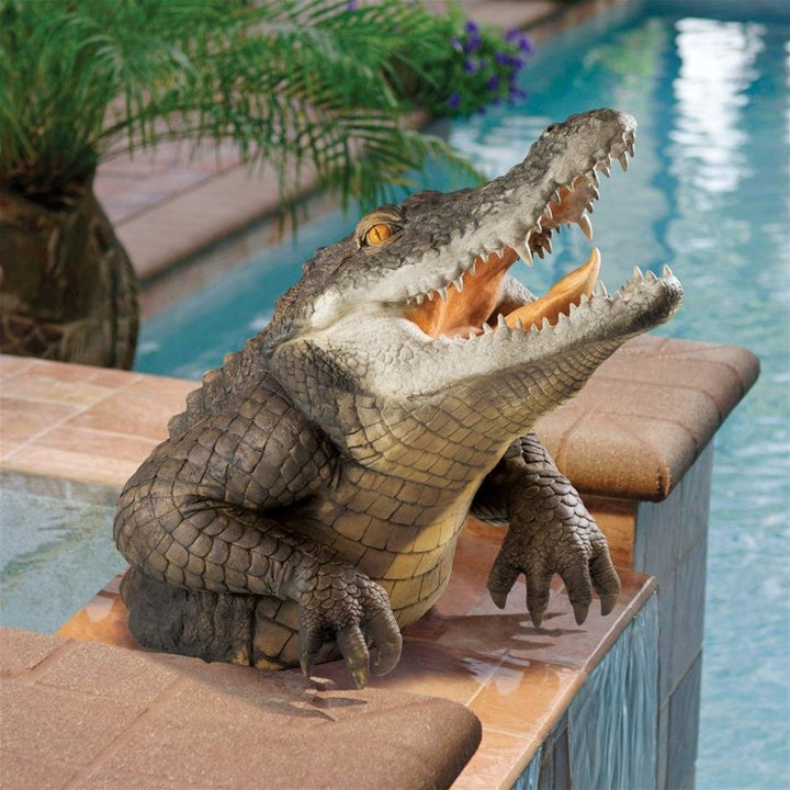 Stornfield | Garden Swamp Gator Statue