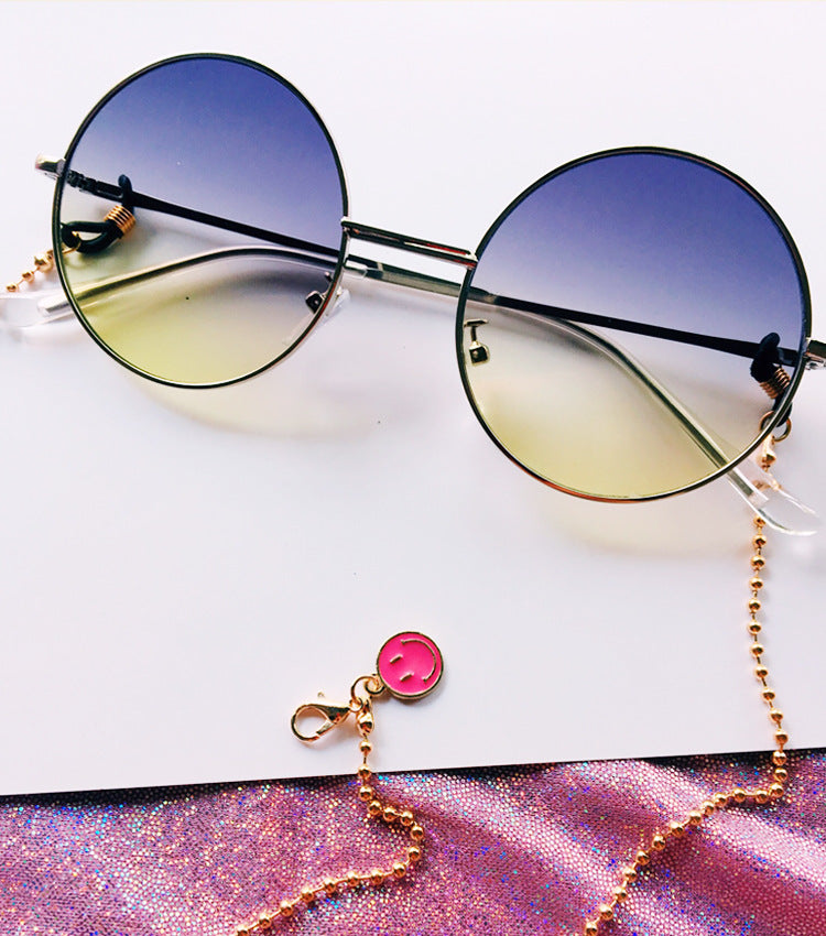 Fashionable glasses holder chain with elegant pearl beads Stornfield