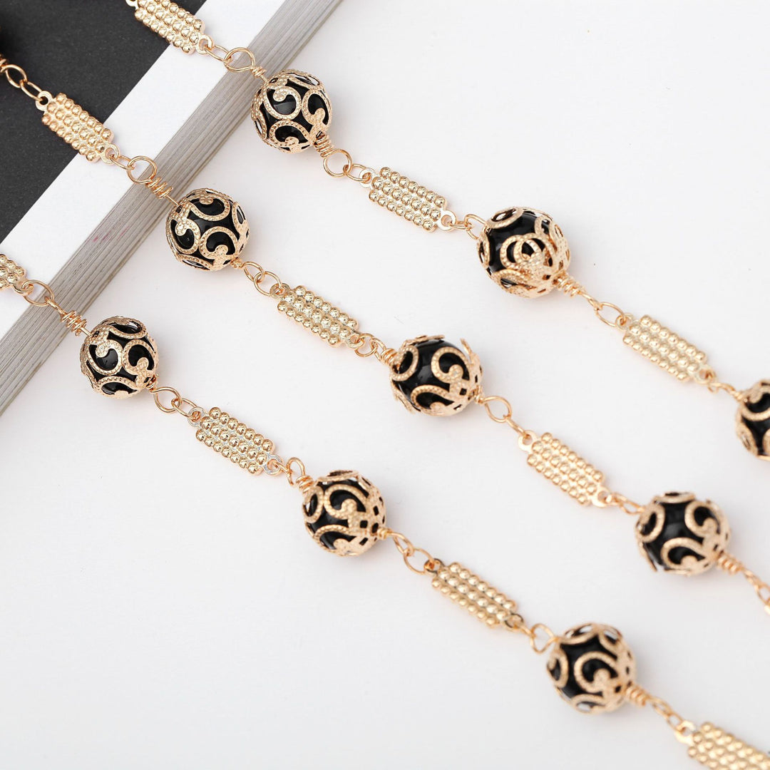 Elegant Pearl Eyewear Chain Stornfield