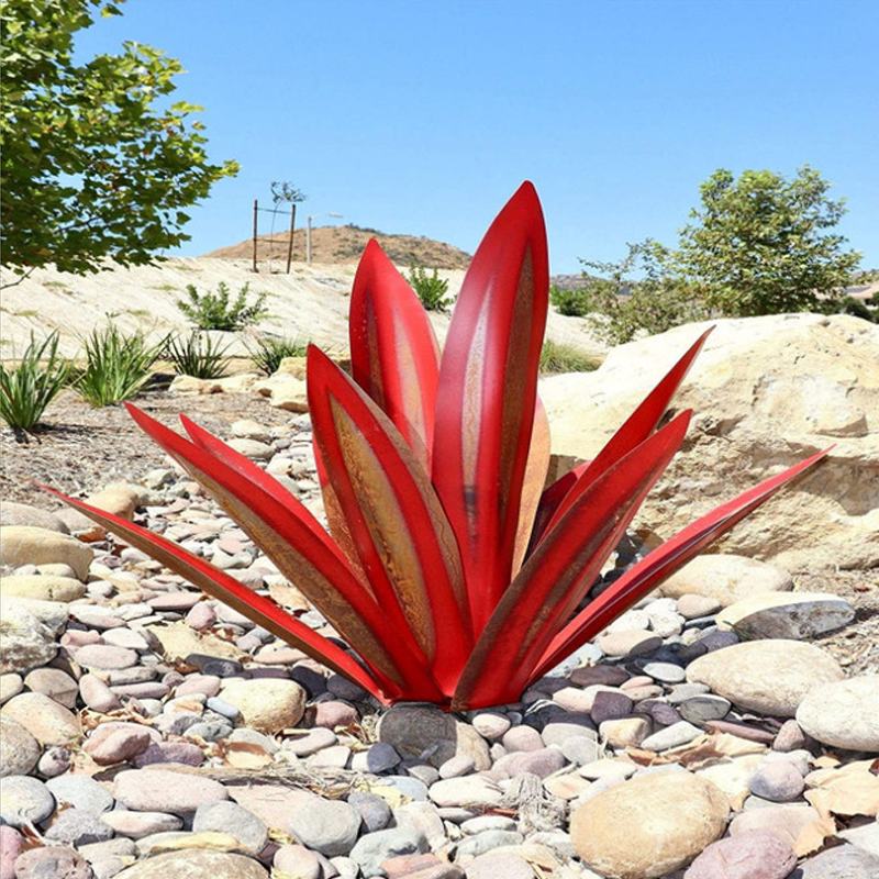Stornfield | Waterproof Solar Garden Agave Lamp Decoration