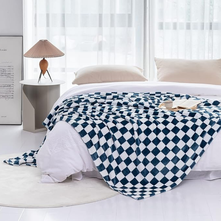Stornfield | Stylish blanket in checkered pattern for your home