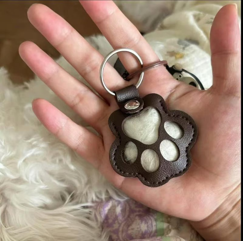 PawMemorie keychain – memorial pendant with paw print and inner compartment | Stornfield