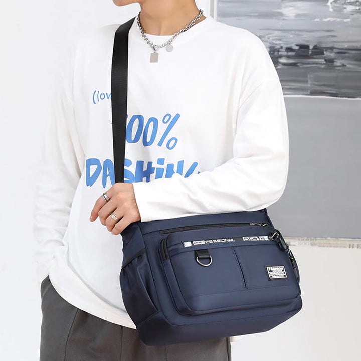 Men's messenger bag with multiple pockets | Stornfield