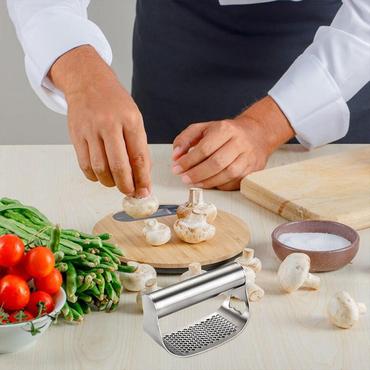 New garlic press made of stainless steel | Stornfield