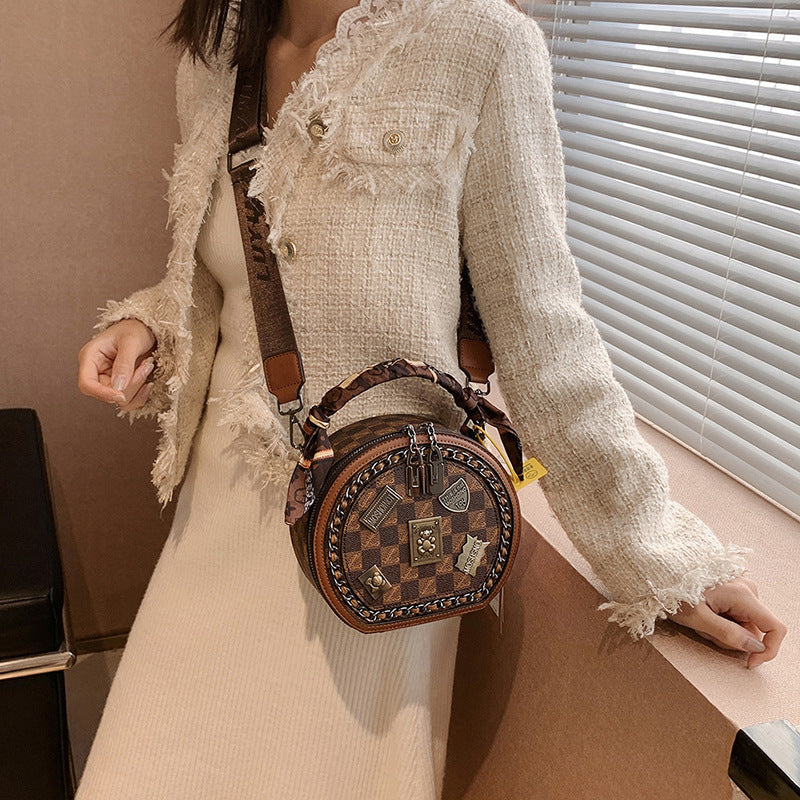 Fashionable Retro Bear Badge Shoulder Bag | Stornfield