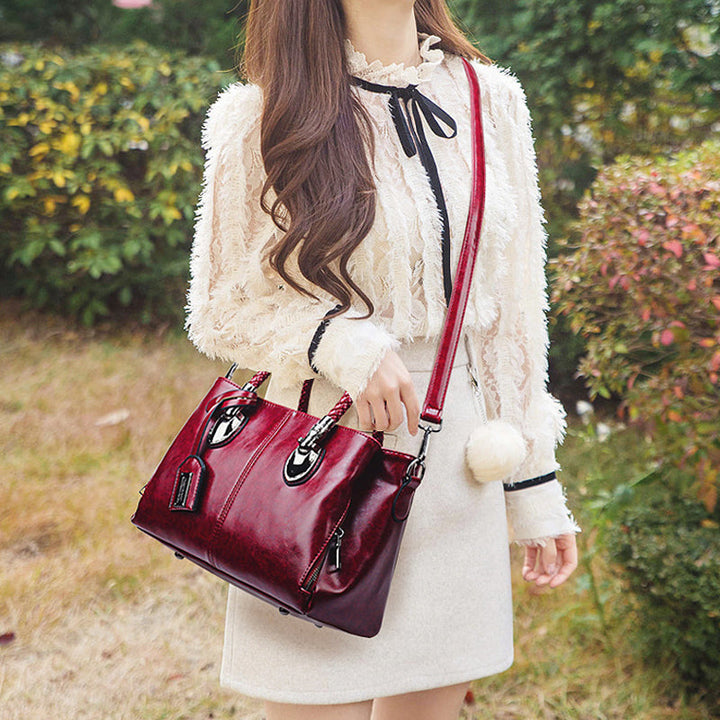 New handbags made of oil wax leather Boston, large tote bag made of soft leather | Stornfield