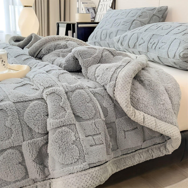 CoralDream Blanket - Warm Fleece Winter Blanket with Double-Sided Heart and Letter Design | Stornfield
