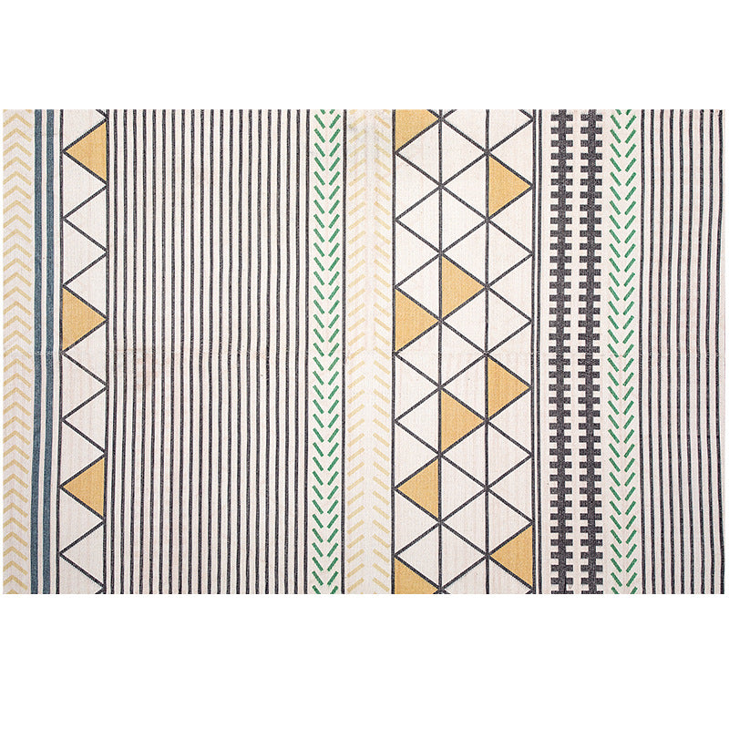 Flat-woven rectangular rug for living and entrance areas with quatrefoil pattern Stornfield