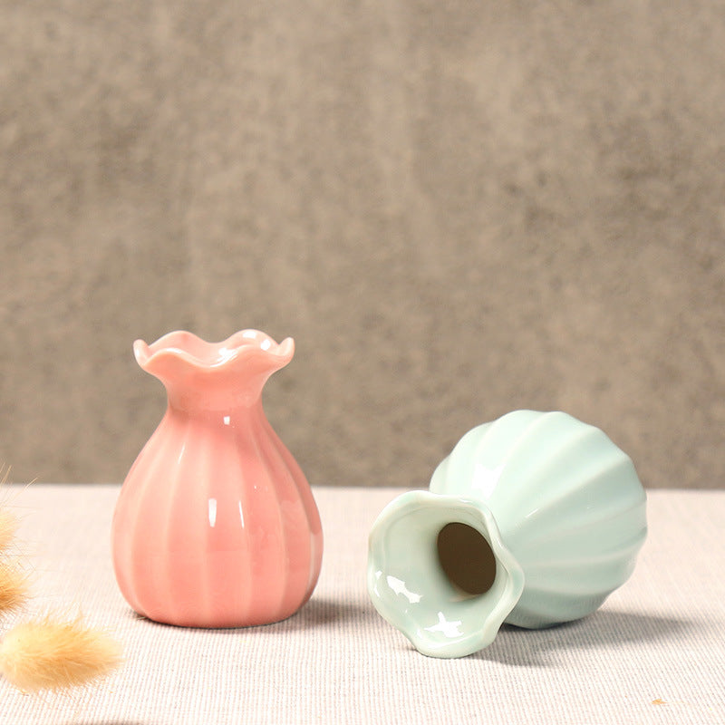 Elegant Curved Ceramic Flower Vase Stornfeild