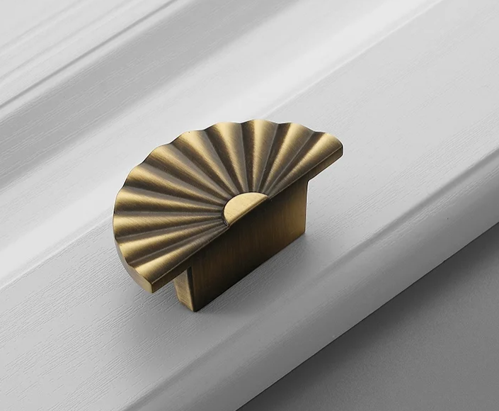 Bronvella ArcRetro Furniture Handle in Antique Copper Stornfield