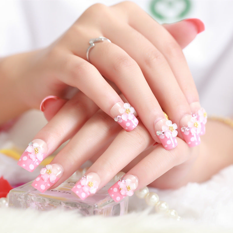High-quality artificial nails with flower details Stornfield
