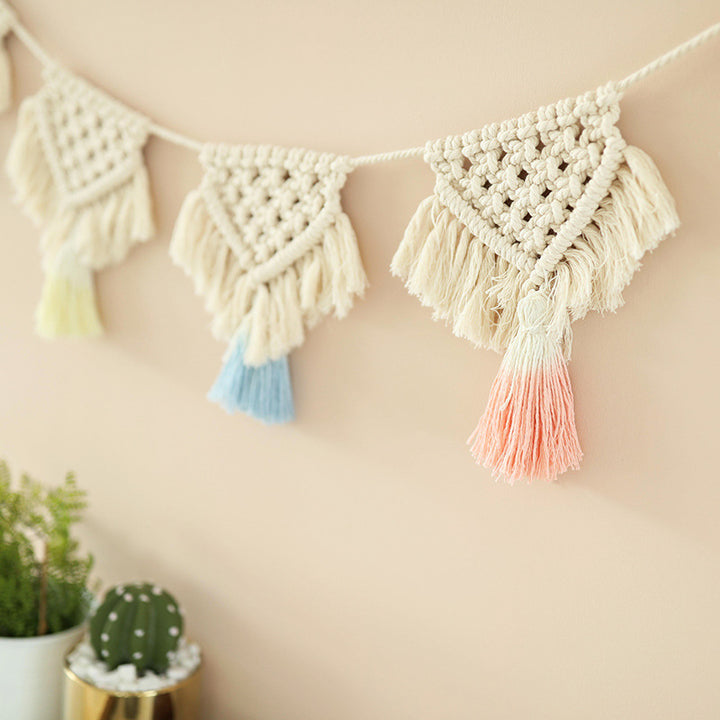 Macrame pennant string with hand-knotted triangle elements and tassels Stornfield