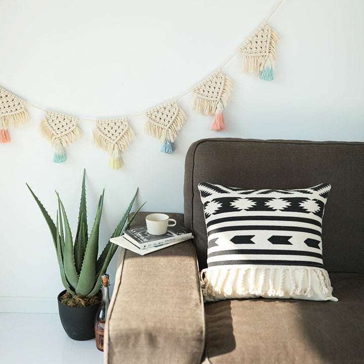 Macrame pennant string with hand-knotted triangle elements and tassels Stornfield