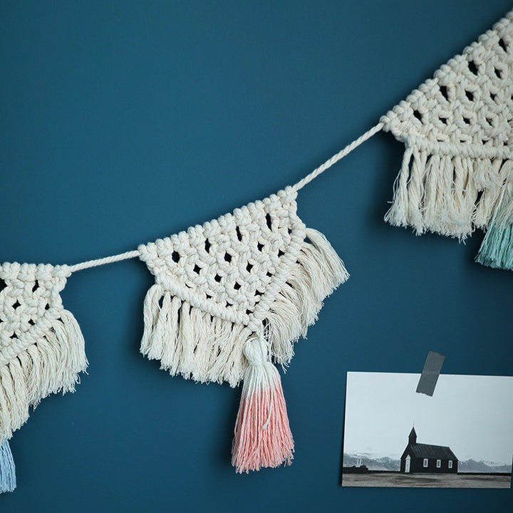 Macrame pennant string with hand-knotted triangle elements and tassels Stornfield