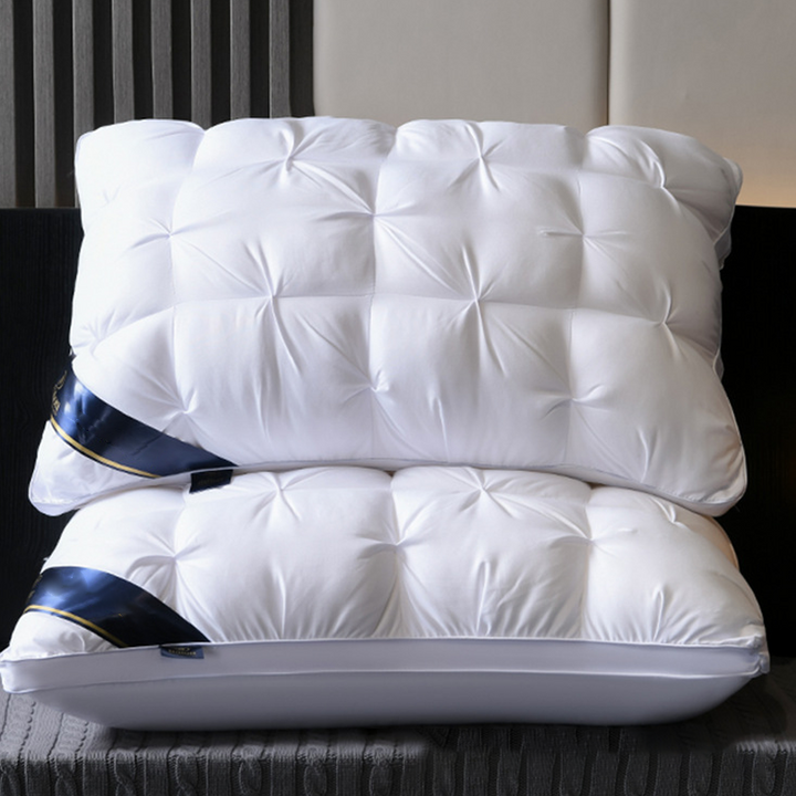 Ergonomic neck pillow with 3D quilting | Stornfield