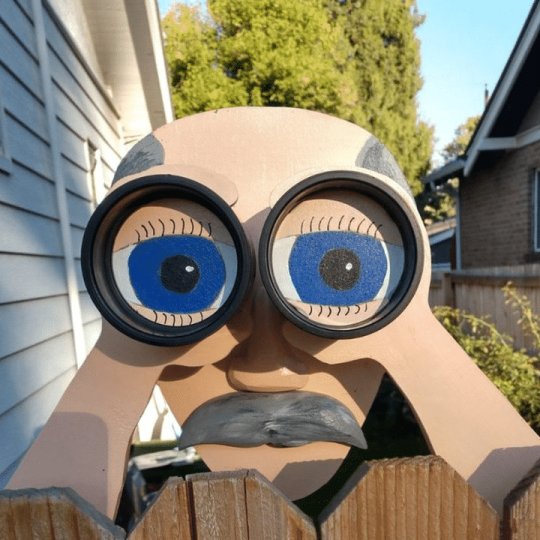 Stornfield | Fence Decoration Nosy Old Man and Lady Garden Yard Art