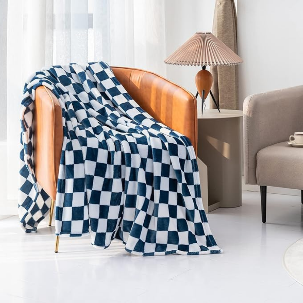 Stornfield | Stylish blanket in checkered pattern for your home