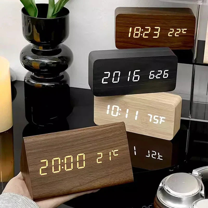 Stornfield | Charms | Horloge Réveil Numérique en Bois | Comprend Affichage de la Température