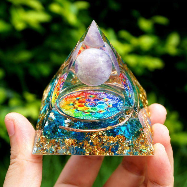 Stornfield | Boule de cristal améthyste avec pyramide orgonite en quartz bleu