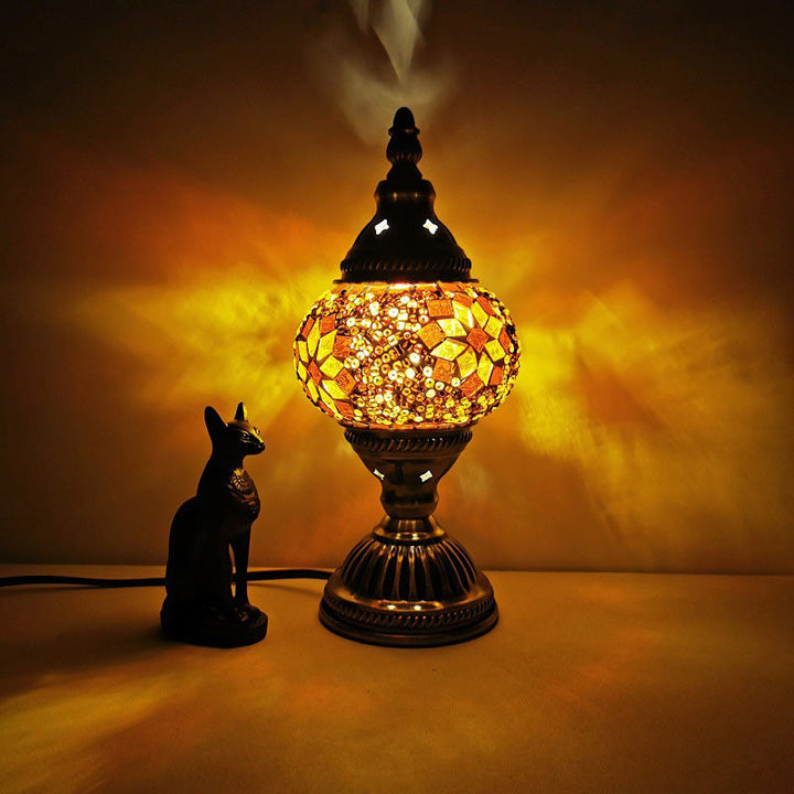 Stornfield | Lampe de table traditionnelle en verre Tiffany ovale en fer à 1 lumière pour le salon