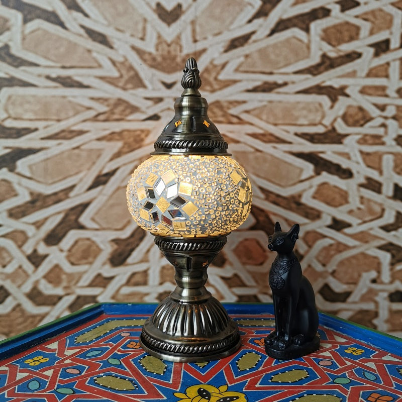 Stornfield | Lampe de table traditionnelle en verre Tiffany ovale en fer à 1 lumière pour le salon