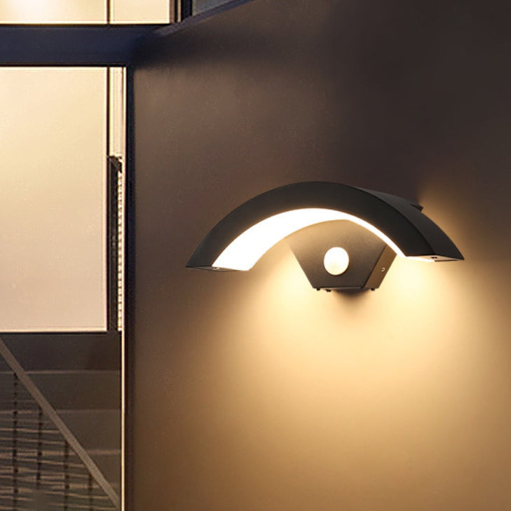 Modern Minimalist Curved Aluminum Acrylic LED Wall Sconce Lamp For Garden | Stornfield