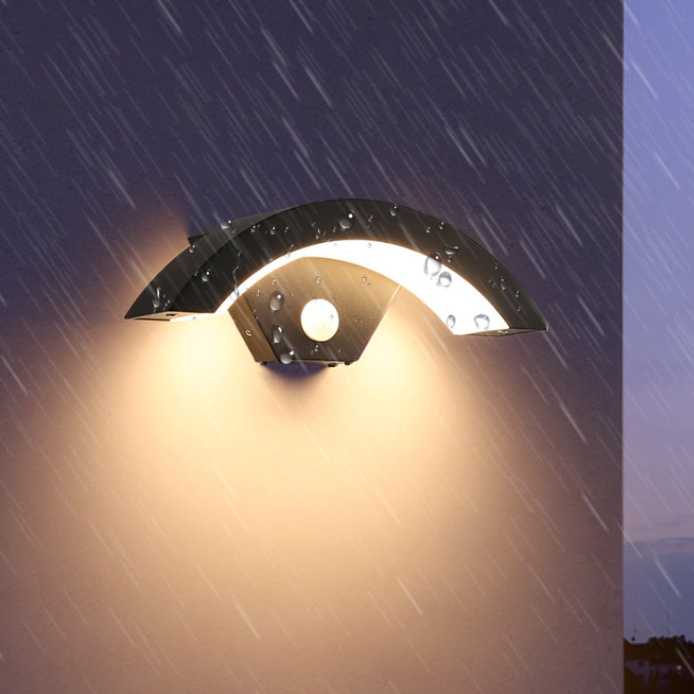 Modern Minimalist Curved Aluminum Acrylic LED Wall Sconce Lamp For Garden | Stornfield