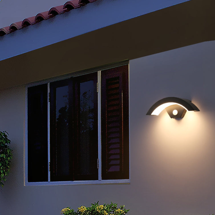 Modern Minimalist Curved Aluminum Acrylic LED Wall Sconce Lamp For Garden | Stornfield