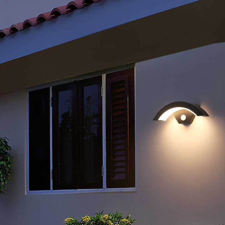 Modern Minimalist Curved Aluminum Acrylic LED Wall Sconce Lamp For Garden | Stornfield