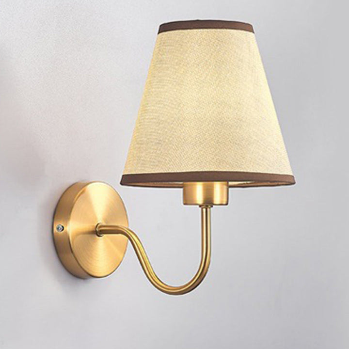 Stornfield | Applique murale contemporaine en fer à tige incurvée nordique ronde avec abat-jour en tissu 1 lumière pour salon