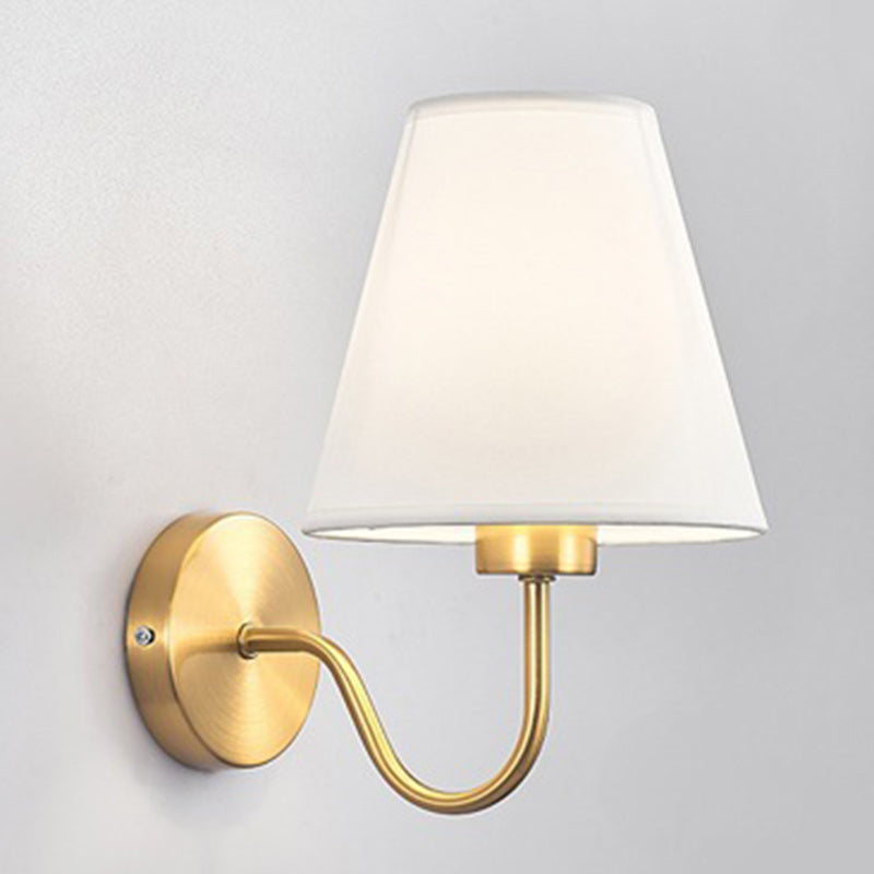 Stornfield | Applique murale contemporaine en fer à tige incurvée nordique ronde avec abat-jour en tissu 1 lumière pour salon