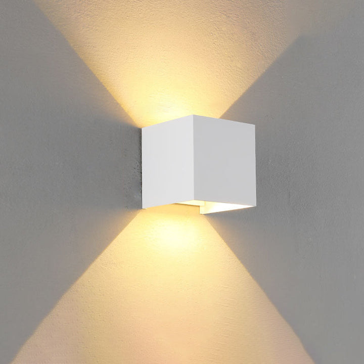 Stornfield | Applique murale LED induction étanche en aluminium et verre cube moderne minimaliste pour chambre