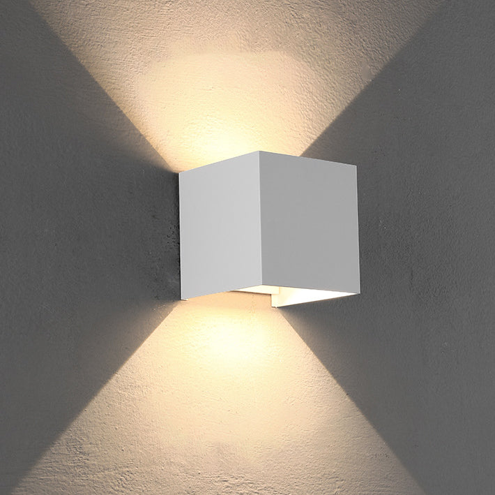 Stornfield | Applique murale LED induction étanche en aluminium et verre cube moderne minimaliste pour chambre