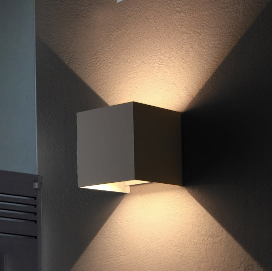 Stornfield | Applique murale LED induction étanche en aluminium et verre cube moderne minimaliste pour chambre