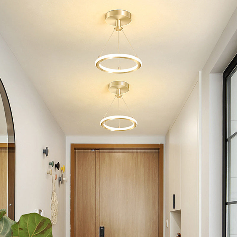 Stornfield | Luminaire de plafond semi-encastrée en métal rond contemporain Nordic Silica LED pour couloir