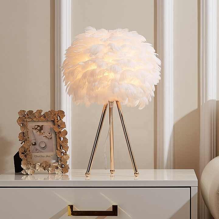 Stornfield | Blossom Table Lamp – Elegant Feather Design with Dimmable Light