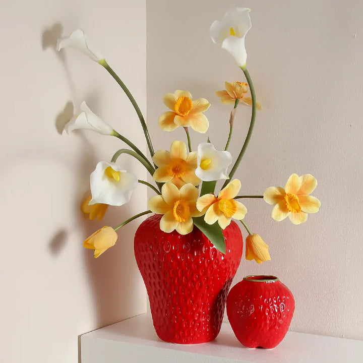 Ceramic vase in strawberry design, decorative flower vase for living room and kitchen | Stornfield