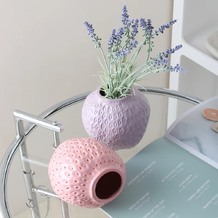 Ceramic vase in strawberry design, decorative flower vase for living room and kitchen | Stornfield