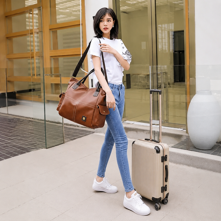 Large travel bag for women with shoulder strap | Stornfield