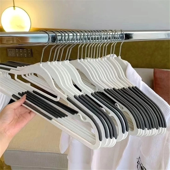 Stornfield | 10 Seamless Clothes Hanger Holders