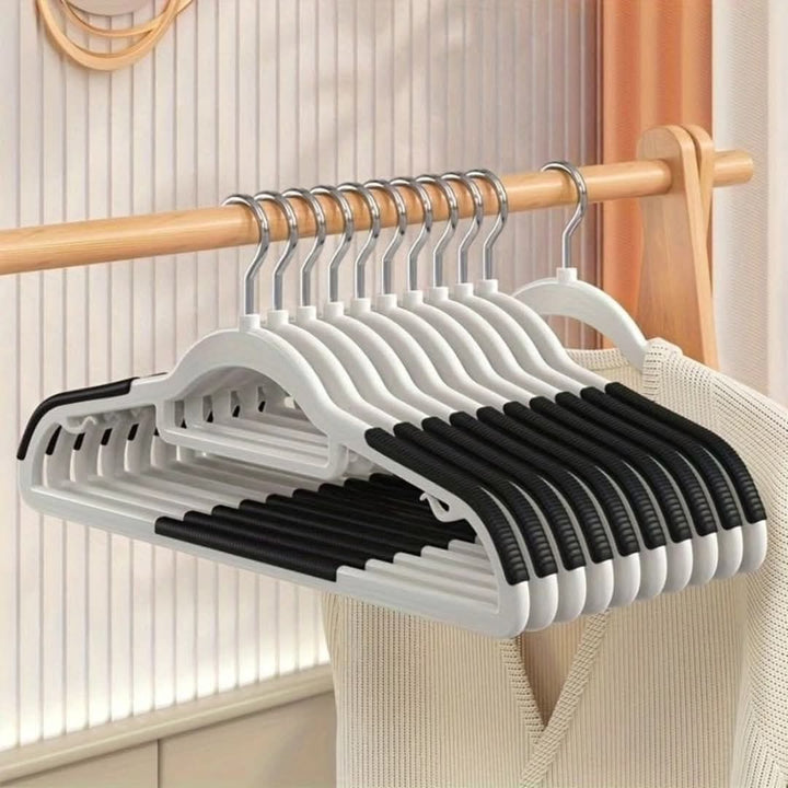 Stornfield | 10 Seamless Clothes Hanger Holders