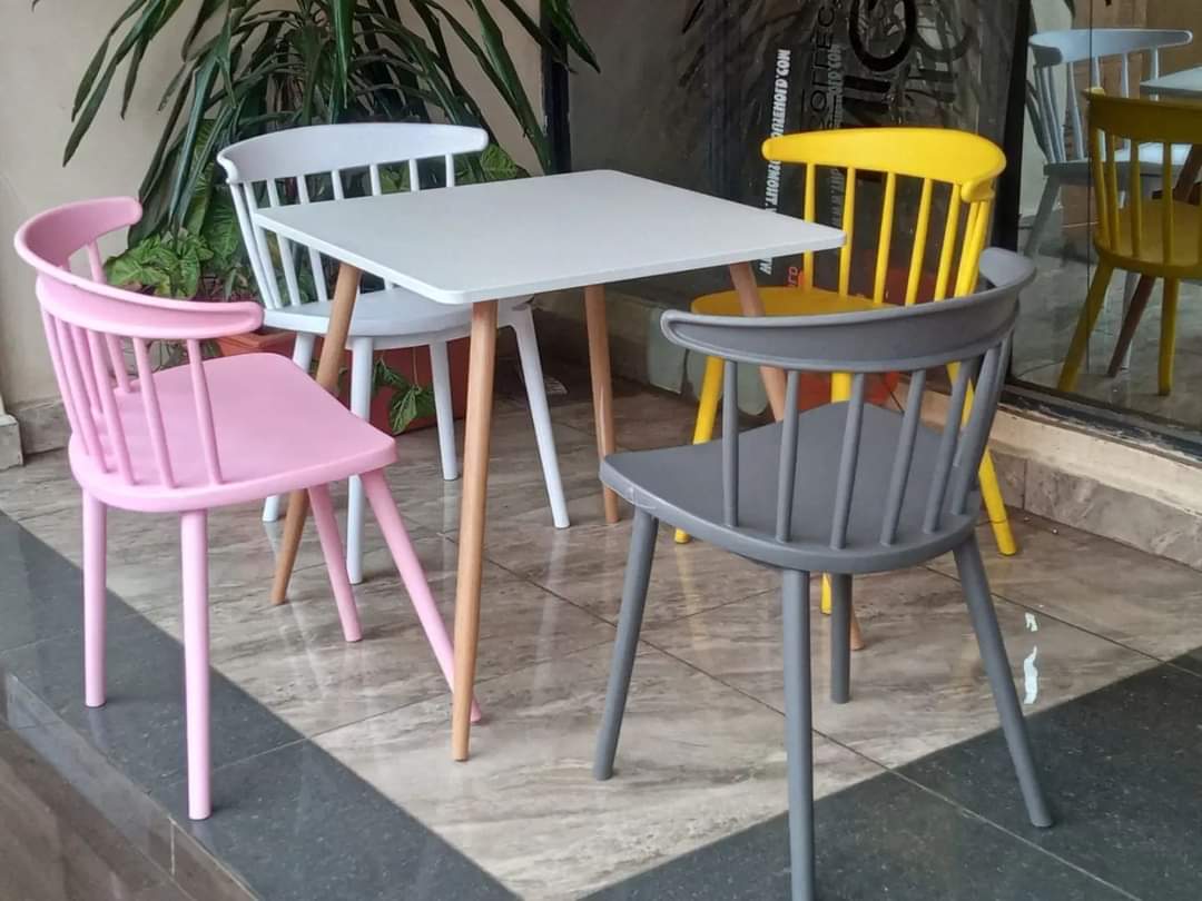 Stornfield | Chair with metal legs