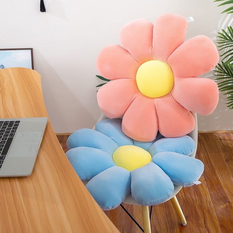Blossom-shaped cushion | Stornfield