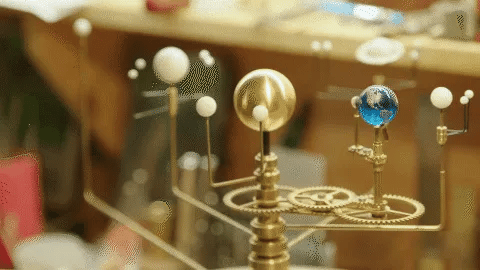 KosmosMaster Grand Orrery – Handcrafted Solar System Model with 28 Moons and 9 Planets | Stornfield