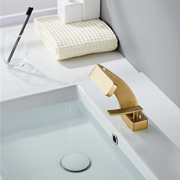 Everest - Modern Curved Faucet │ Daring and Refined Design | Stornfield