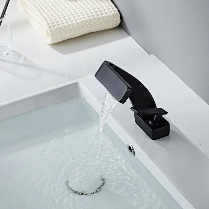 AquaArc Stornfield Modern Kitchen Faucet